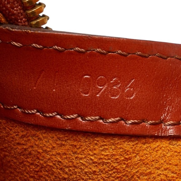 LOUIS VUITTON Authentic Brown Leather Shoulder Bag - Picture 14 of 15